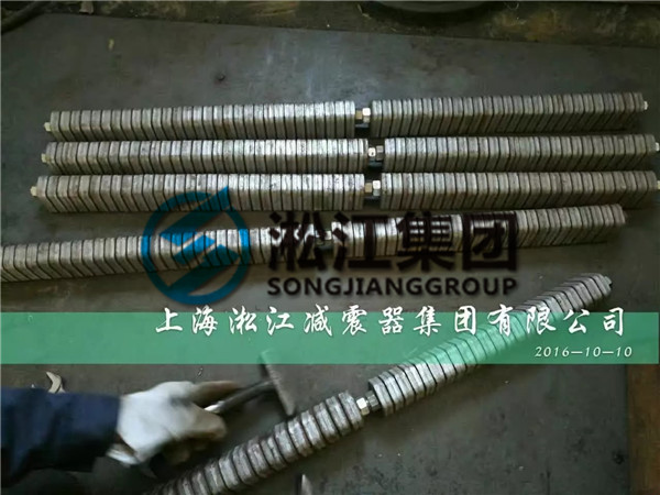 橡膠軟接頭防拉脫限位裝置加工中