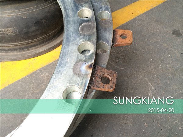 大口徑加固型橡膠軟連接加工過程 加固型橡膠接頭:橡膠接頭加裝加固裝置教程!