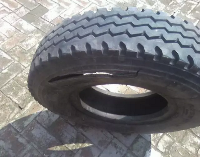 橡膠接頭：橡膠制品為什么會發白？