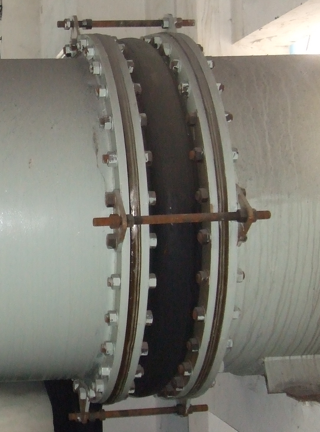 橡膠接頭安裝方法根據(jù)安裝位置改變 限位橡膠接頭安裝實例