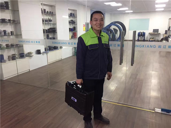 有沒有過液壓油的4MPa的橡膠接頭？