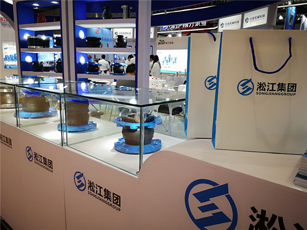 16kg法蘭+25kg橡膠閥體+防拉脫限位裝置橡膠軟連接